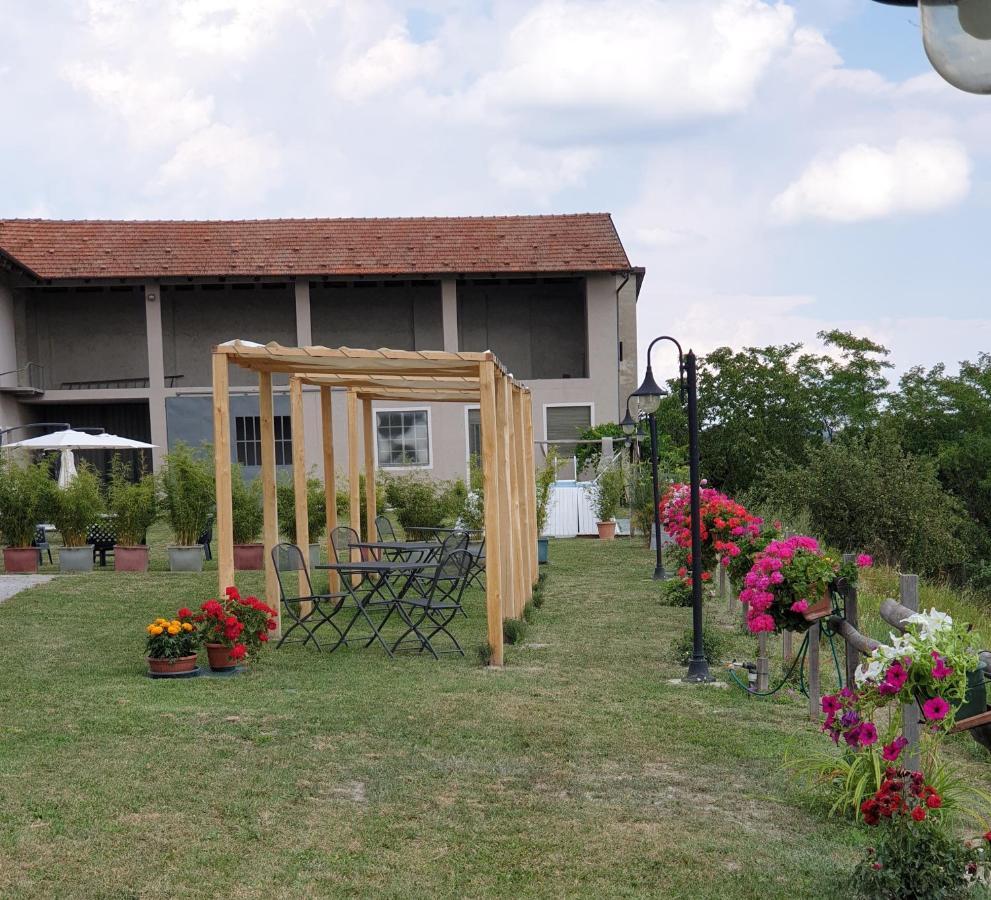 Cascina Brichat Alta Langa Serravalle delle Langhe Екстер'єр фото